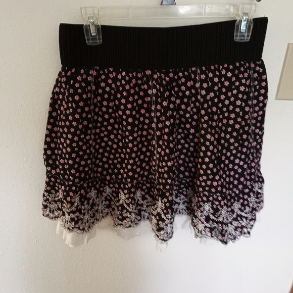 Pretty skirt - Picture 4 of 5